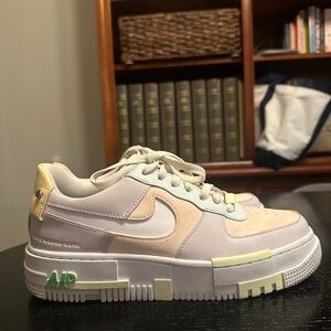 Nike Air Force 1 Pixel